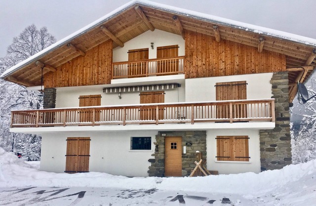2 Bedroom Luxury Apartment, Les Carroz D'Araches, Wifi, Sauna, Parking & Garage