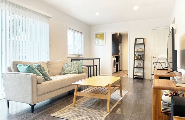 2 Bedroom Newly Remodeled Modern Apartment