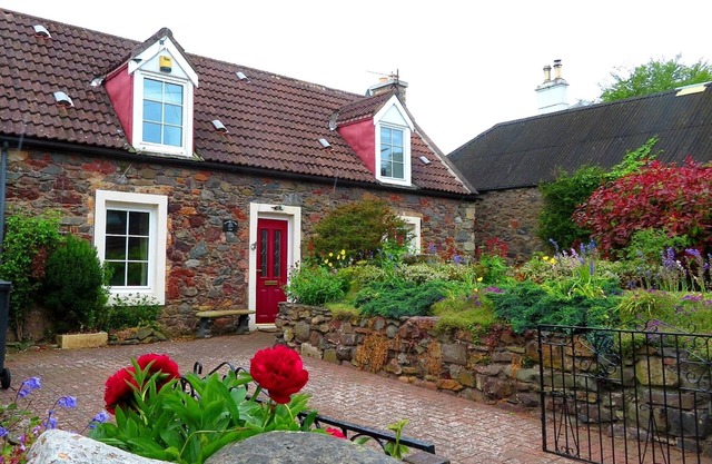 2 bedroom period cottage in charming seaside village