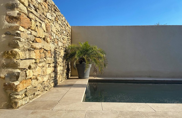 2 Bedroom Private vacation home in Cavillargues