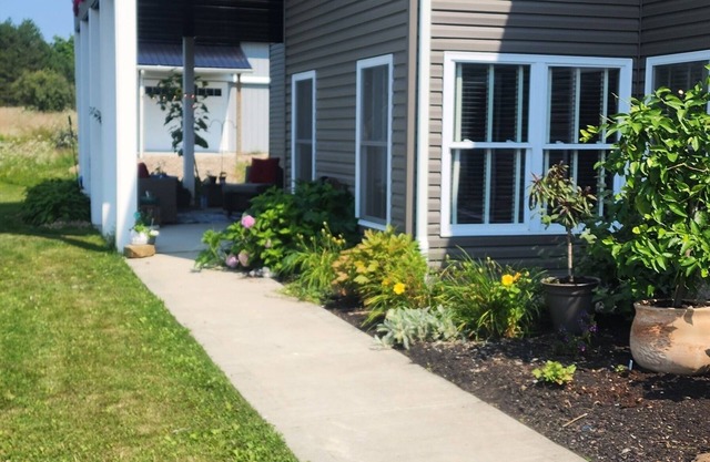 2-bedroom townhome. Centrally located to multiple college's. Pet friendly