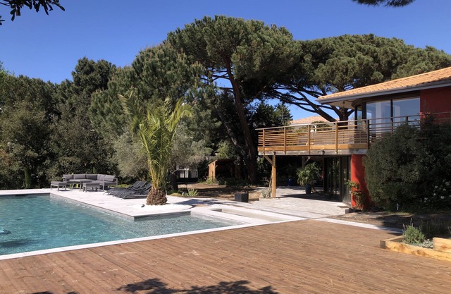2-bedroom with pool, 2-minute walk from the sea in a park in middle of Arcachon