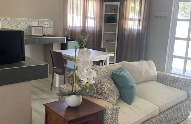 2 Bedrooms Apartment In George