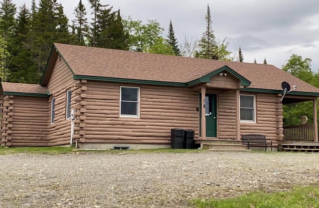 2 BR Mountain View Cabin with Direct ATV/Snowmobile Access