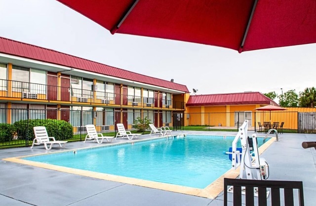 2 Budget-Friendly Rooms Near Popular Attractions – Close to I-10