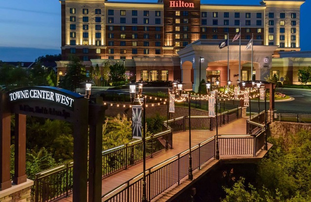 2 Connecting Suites at a 4⭐️ Hotel
