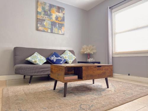 2 COZY BeDRooM WITH HUGE YARD