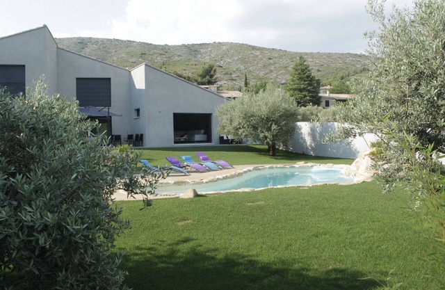 2 independent B & B at the foot of Sainte Victoire