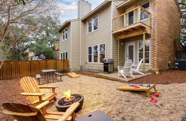 2 King Beds -Close to Downtown - Private Backyard