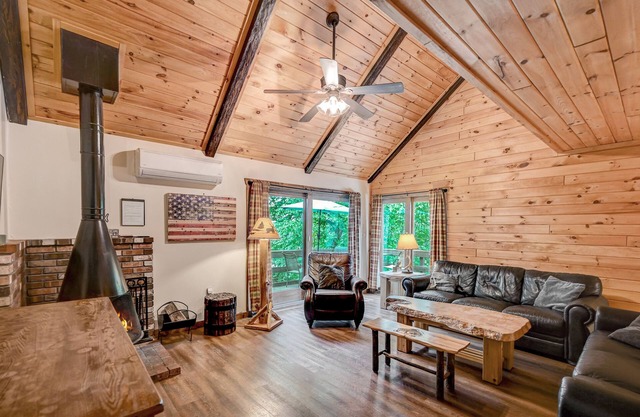 "2 Min From Aquatopia & Camelbeach Waterparks,Pool,Zip-Line,Pickleball/Tennis"