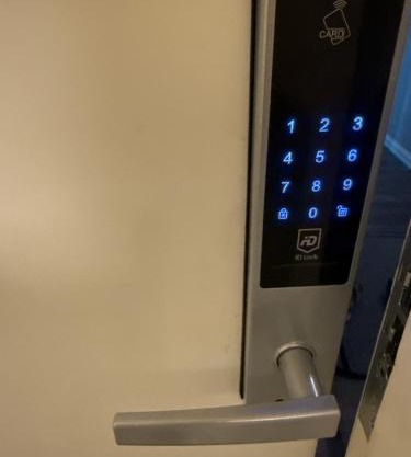 2 rooms in 100 sqm apt