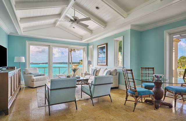 2 Spacious Oceanfront Room: Outdoor Pool Access with Panoramic Ocean Views