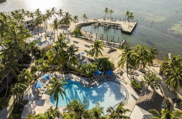 2 Suites w/Queen Beds, Kitchenette, Outdoor Pool, Free Parking & Pet Friendly