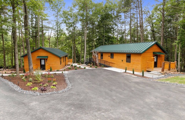 2 WATERFRONT CABINS 2 HOT TUBS 2 FIRE RINGS BEACH FISH HIKE KAYAKS TUBES GRILLS