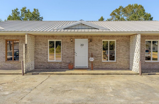 20 Green Acres Apartment