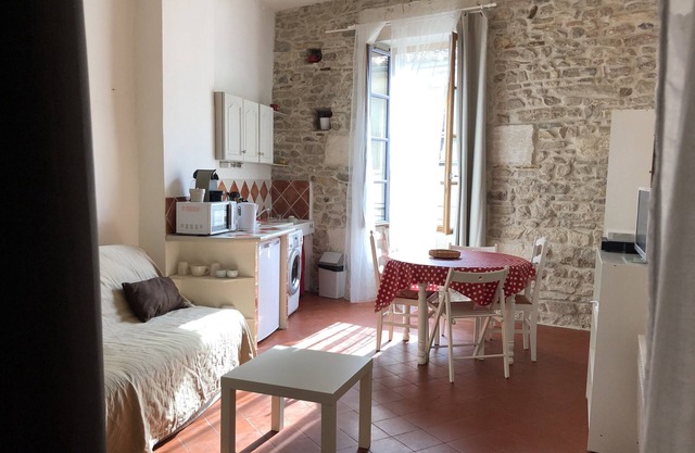 20 m'Arênes de Nîmes Large studio/mezzanine
