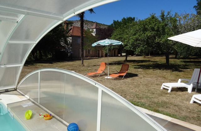 200m from the Dordogne, renovated stone house, with SPA & swimming pool, park 1 ha