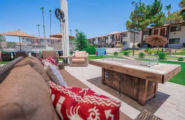 231 Fully Furnished 1BR Suite-Prime Location!