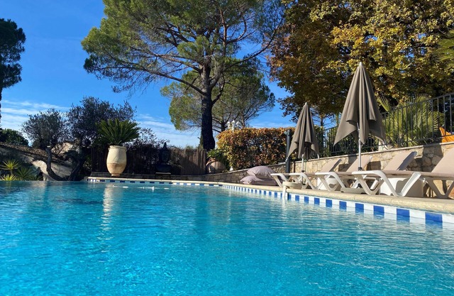 25 minutes from Cannes, Fréjus and Grasse, close to Lac de Saint Cassien.