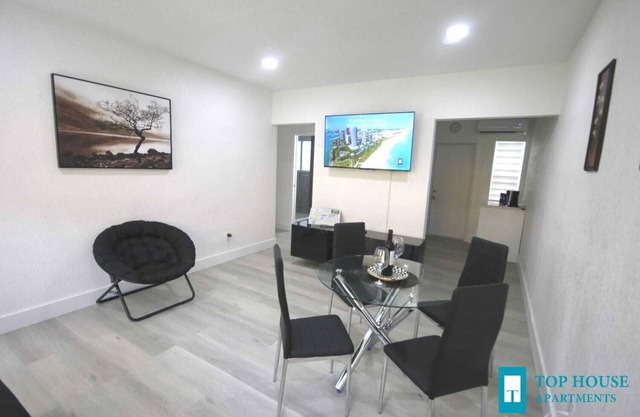 251 Airport/Top House Apartment 2