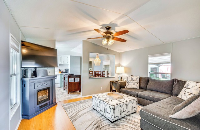 27 Mi to The Villages: Lush Home w/Outdoor Space!