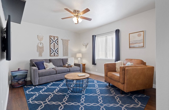 2B/1b:Casita B-downtown-UofA-Restaurants-Cafes-Bars-Museums-Washer/Dryer-Parking