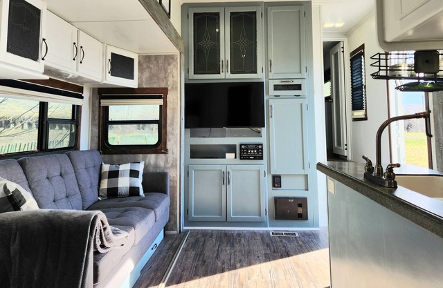 2Bath Camper: Private yard, fire pit, walking path