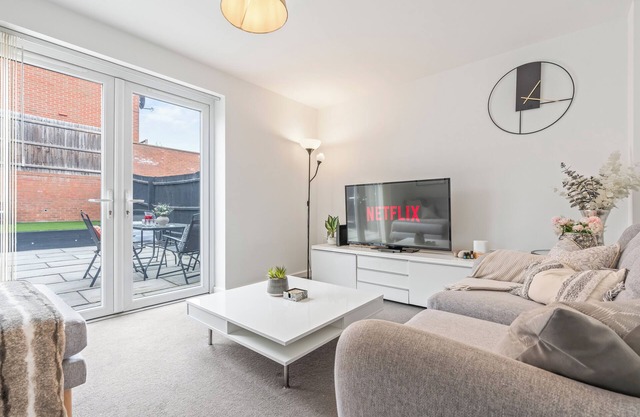 2bd Comfy Stay with Garden & BBQ
