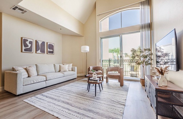 2BD Marina Condo Near Venice Beach | Pool+Parking