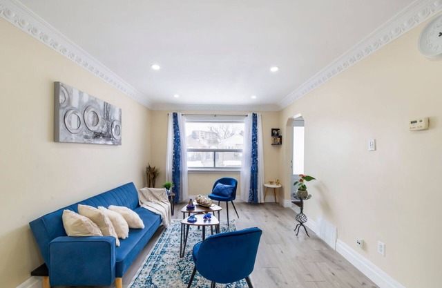 2Bedroom+1Bathroom+I Parking East-York bungalow