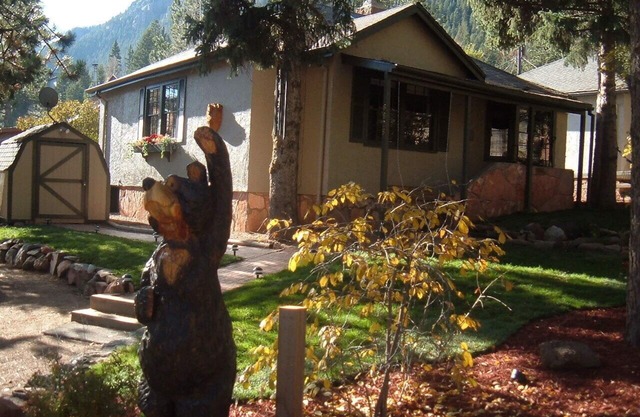 2BR 1.5bath sleep 6 Hottub and WIFI, Pet friendly, non-smoking, Winter Mo disc