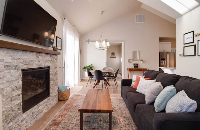 2BR/2BA Cottage - Home Base for Outdoor Adventures