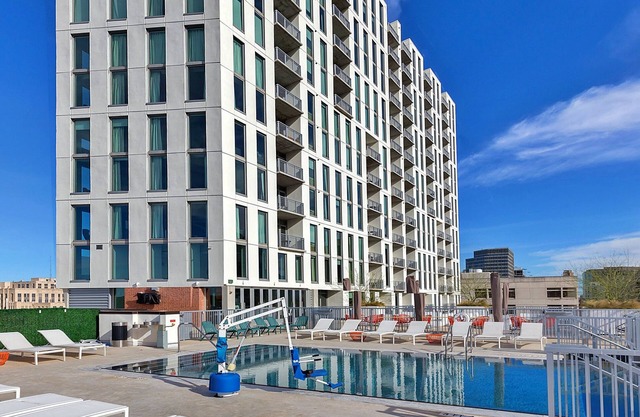 2BR Austin Condo - Walk to West 6th & Attractions!n