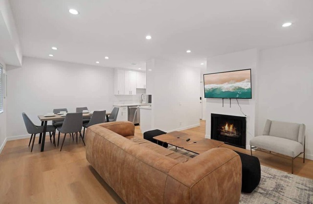 2BR + Bonus Room w/Pool Access Near Universal's