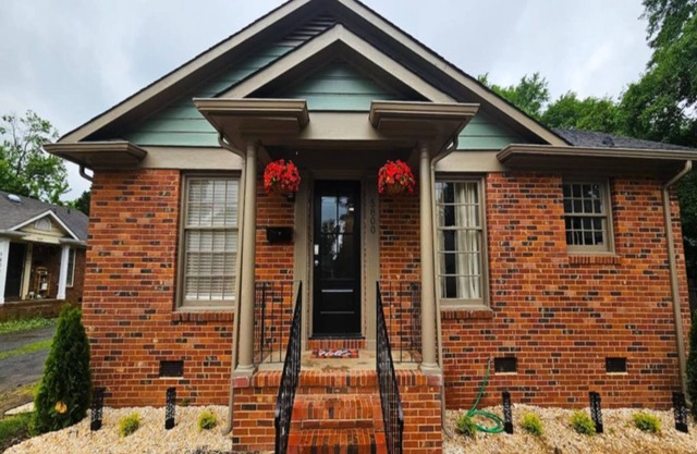 2BR Duplex with Massive 86in TV