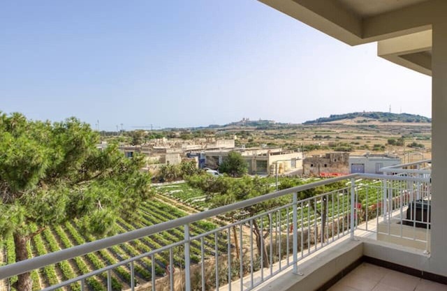 2BR Home in Mosta with Terrace & Vineyards View!