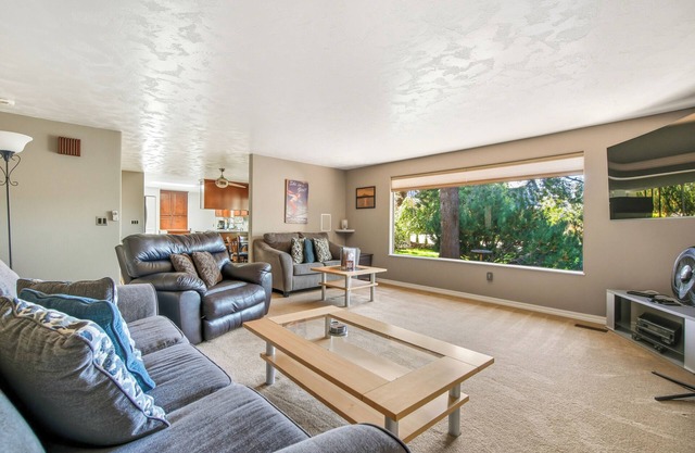 2BR, Hot Tub, Dog Friendly & Arcade Games