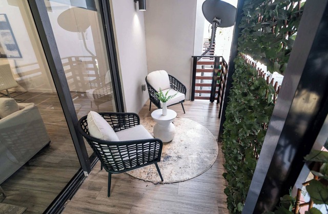 2BR Miami Condo - Near Marina & Attractions