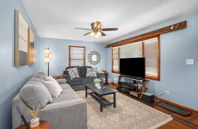 2BR Quiet Home *Pet-Friendly* w/Outdoor Firepit