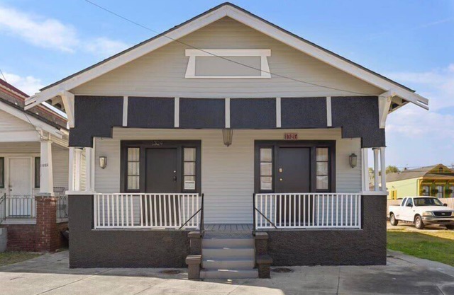 2BR Steps to Music + Food | Pet Friendly