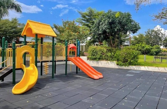 2br Townhome WiFi + Pool 10 mins to Aburi