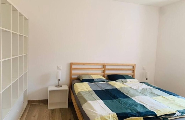 2Curio Court House Charming Lodge