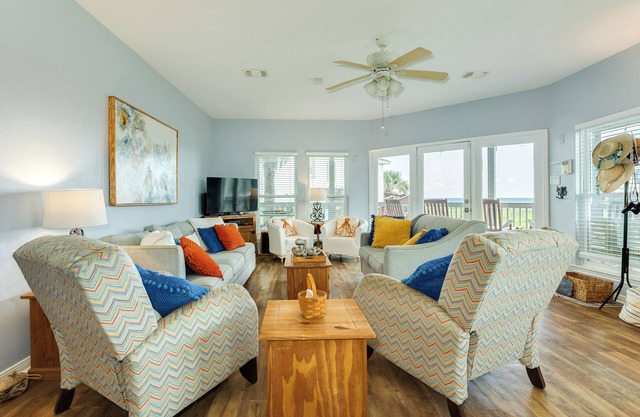 2nd Row Pet Friendly Home w/Great Views, 2 Decks, Nearby Dune Walkover