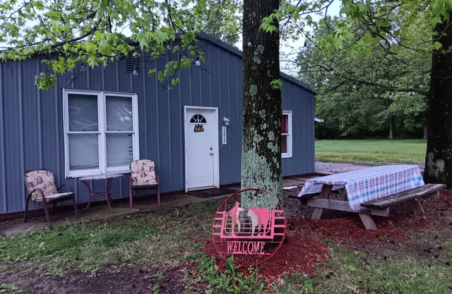 3 Bdr Getaway Hunters, Fishermen, Racers Vendors parking for your equipment!n