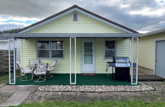 3 bed, 1 bath house in Guttenberg Iowa on The Mississippi River, Sleeps 6