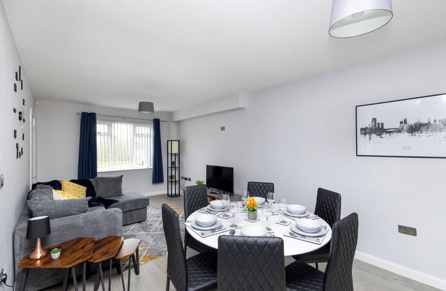 3 Bed 2.5 Bath | Free Parking | WiFi | Master En-suite | Fussball Table | Garden