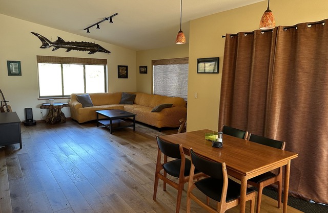 3 bed/2 bath Home in Columbia Gorge Paradise!