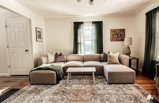 3 Bed/3 Bath 1F/2H Cozy Village Bungalow - Centrally Located, Renovated Home