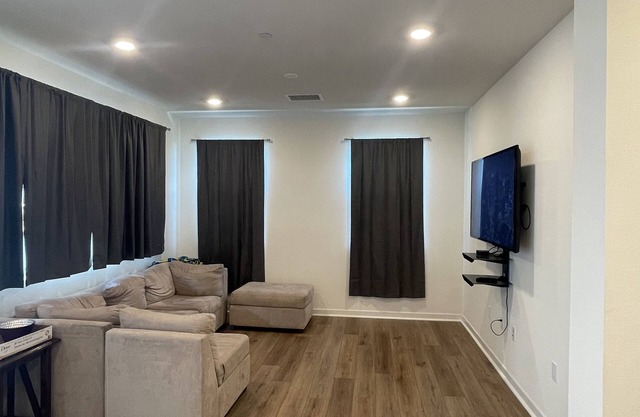 3 BED/3 BATH CONDO IN ONTARIO