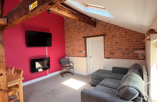3 bed apartment - Sleeps 6. Perfect for contractors.